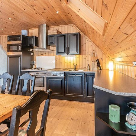 Awesome Home In Kvamsoy With Jacuzzi Sandvik  Екстер'єр фото