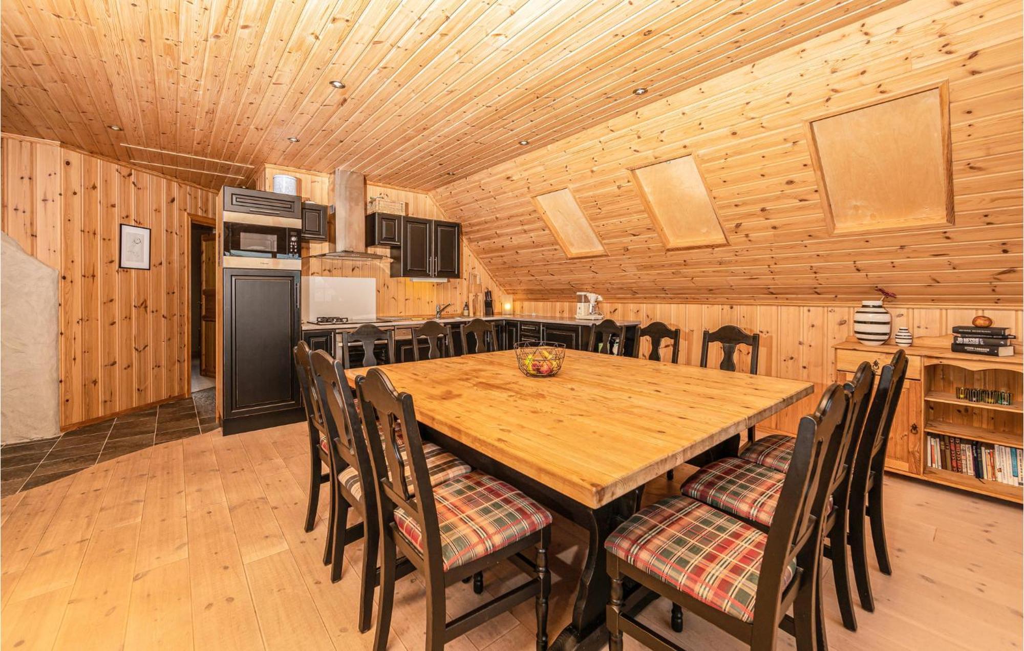 Awesome Home In Kvamsoy With Jacuzzi Sandvik  Екстер'єр фото